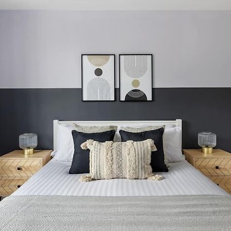 Stylish & Spacious 3 Bed Apartment With Fast Wifi, Close To Tube & Wembly Лондон Экстерьер фото