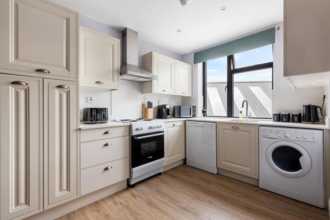 Stylish & Spacious 3 Bed Apartment With Fast Wifi, Close To Tube & Wembly Лондон Экстерьер фото