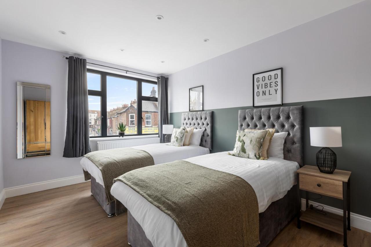 Stylish & Spacious 3 Bed Apartment With Fast Wifi, Close To Tube & Wembly Лондон Экстерьер фото