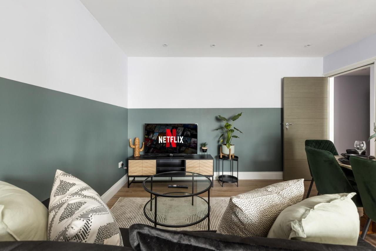 Stylish & Spacious 3 Bed Apartment With Fast Wifi, Close To Tube & Wembly Лондон Экстерьер фото
